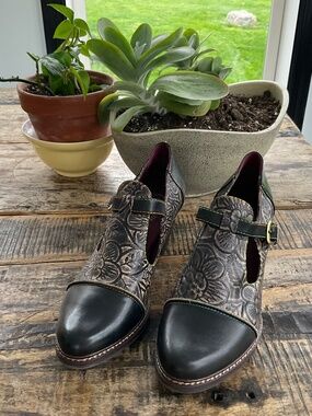 L Artiste artisan black heels,EU 41.